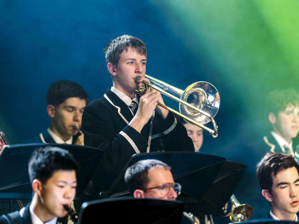 Extension subjects stretch and extend performance